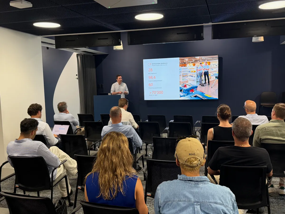 Publikum bei einer OPO-Oeschger-Präsentation während Summer Vibes 2026 bei AWS Zürich